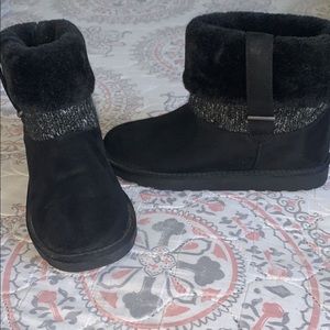 Selling these boots , got as a present for Christmas